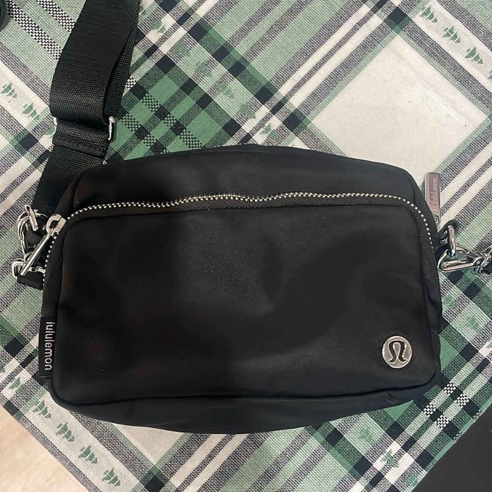 Lululemon Everywhere Crossbody Bag 2L, Black